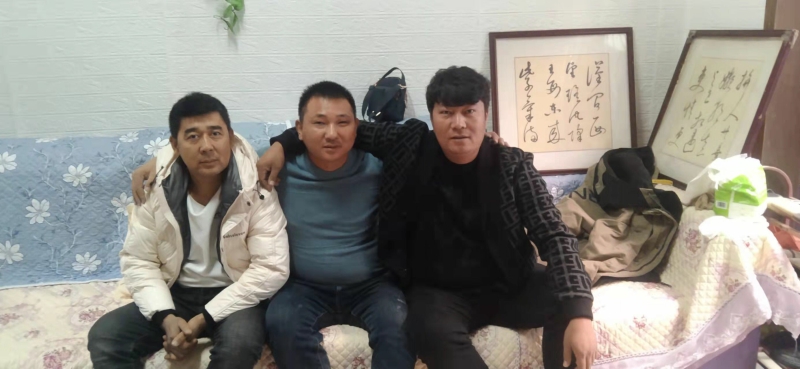 路遇前车气罐自燃 “免费代PT真人 官网 PT真人平台驾”司机曼苏尔出手了(图1)